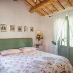 Delightful Facing The Vineyard