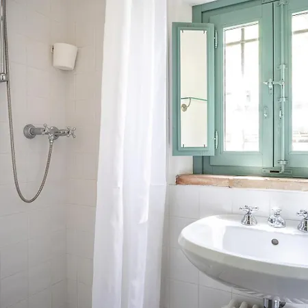 Delightful Facing The Vineyard